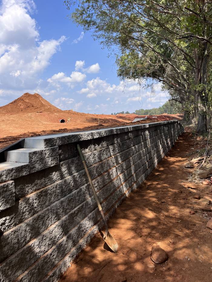 Finished commercial retaining wall with cap